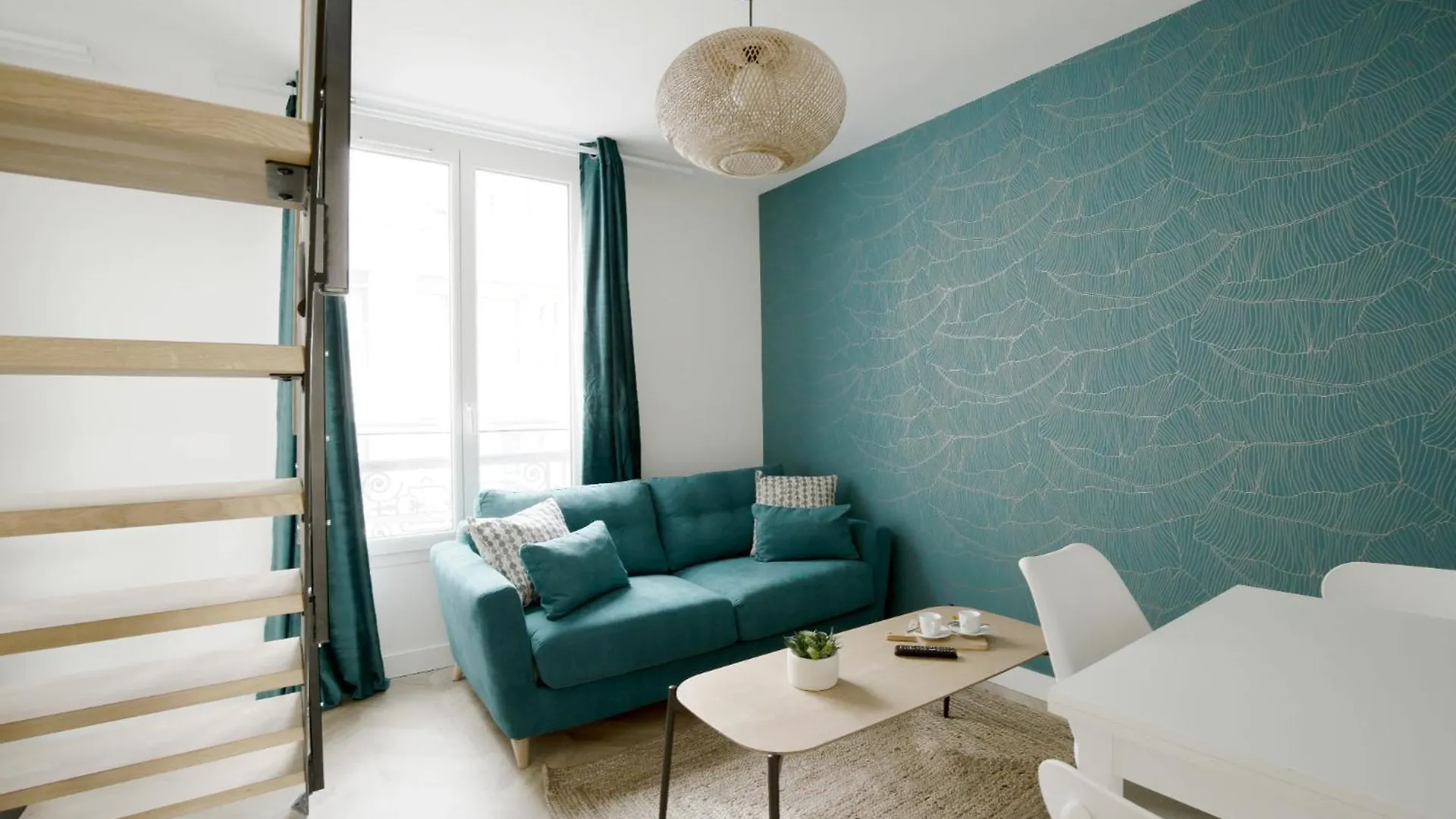 Relish Best Paris Baguette In Light-Filled Duplex